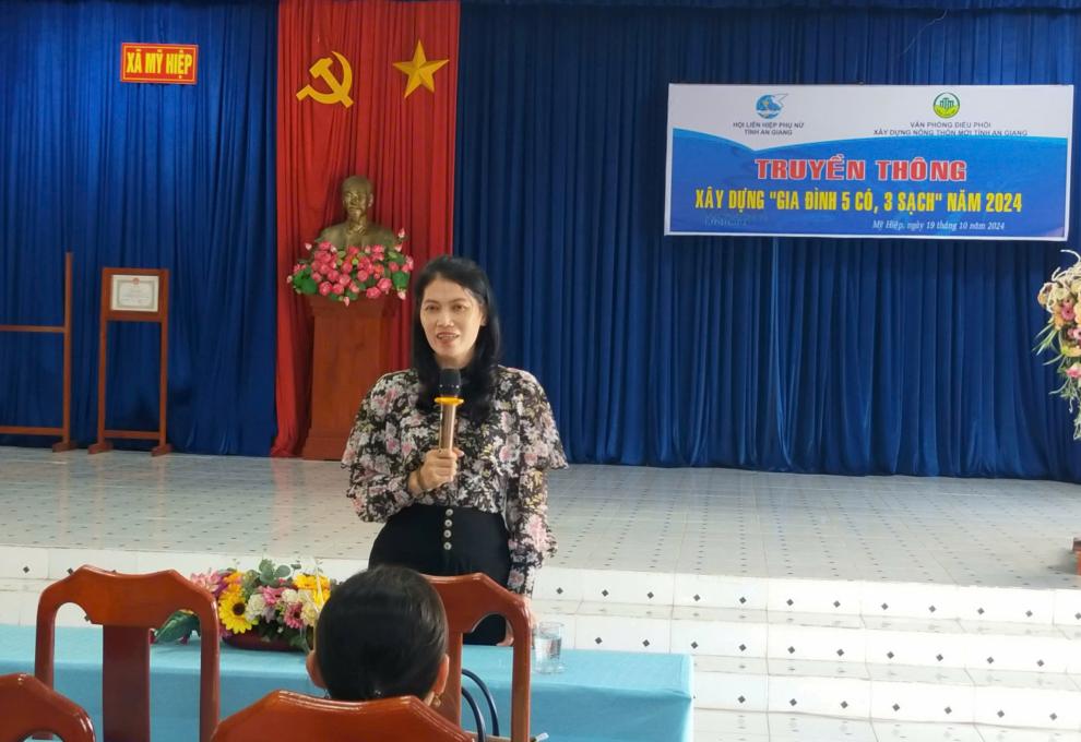 Hội LHPN xã Mỹ Hiệp đưa Mô hình 5 có 3 sạch vào cuộc sống 